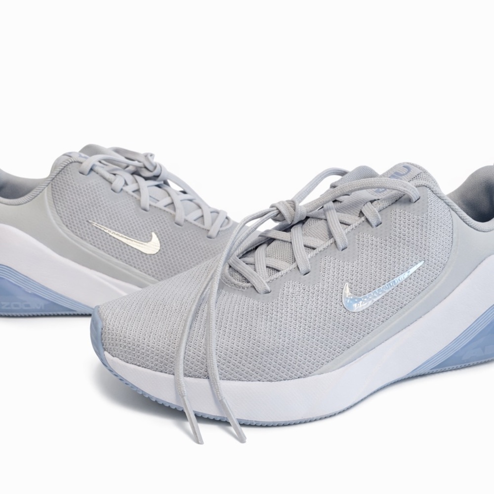 Nike • Air Zoom Bella 7 Women’s Running Shoes, Size 9